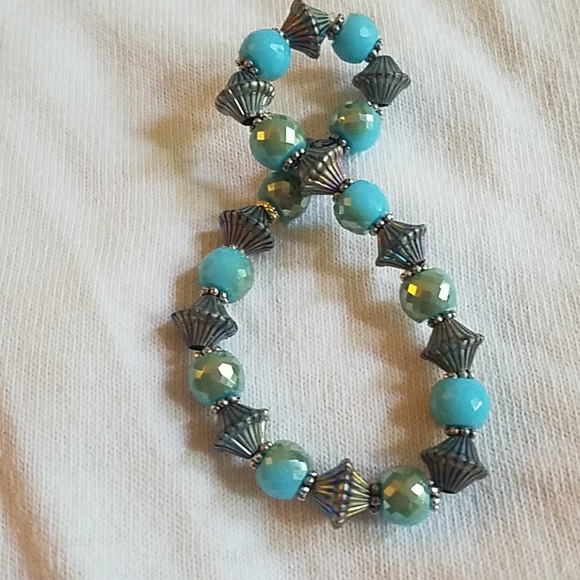 Bracelets - Picture 3 of 5